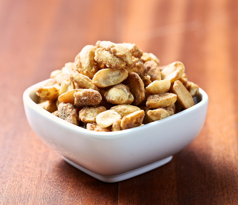 арахис и другие орехи на тарелке. Uzkandмикс орехов соленый salted peanuts. Salted peanuts. Salted peanuts. турецкий арахис.